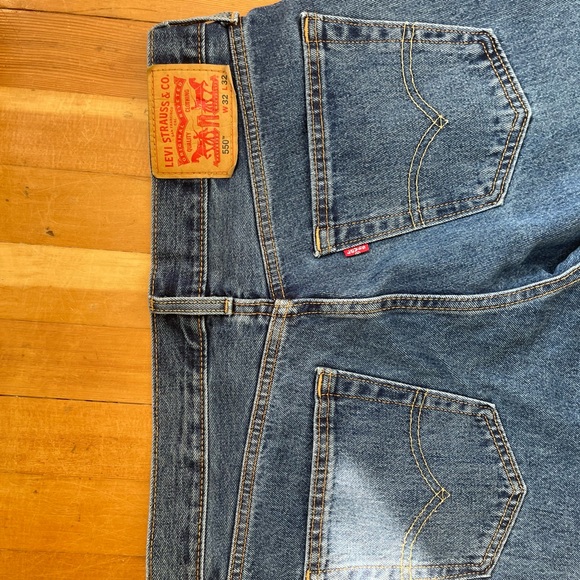 LEVIS BLUE WASH JEANS 32” by 32” - Picture 3 of 3